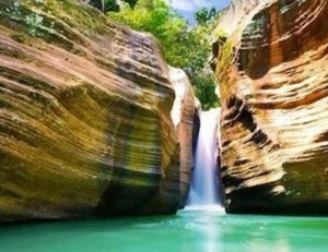 Wisata Air Terjun Luweng Sampang Tawarkan Keindahan Relief Alami