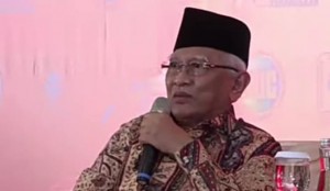 Cerita Gus Mus Ditegur dan Ditausiahi Orang Ketika Shalat di Terminal