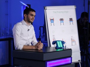 Bantu Sesama, Wirausahawan Muslim Amerika Ini Ciptakan Kursi Salat