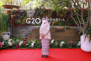 Tunik dan Kerudung Bordir, Gaya Iriana Jokowi di KTT G20 Bali