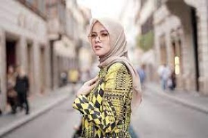 Empat Referensi Fesyen Tabrak Lari Ala Olla Ramlan, Berkelas!