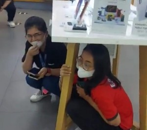 Gempa Cianjur Terasa hingga Jakarta, Karyawan Sembunyi di Kolong Meja