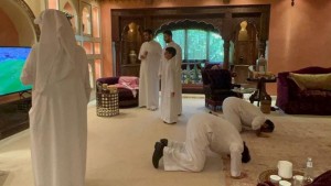 Pangeran Saud Unggah Momen Sujud Sukur Usai Arab Saudi Menang Lawan Argentina