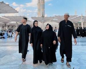 Berangkat Umrah, Yura Yunita Sebut Sebagai Perjalanan Hati
