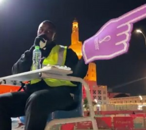 Bergaya Kocak, Pria Muslim Asal Kenya Jadi Favorit Fans Piala Dunia