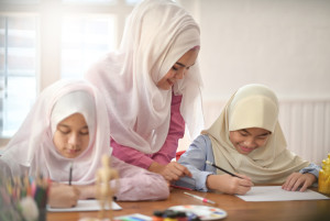 Bagaimana Hukum Guru Terima Hadiah dari Wali Murid?