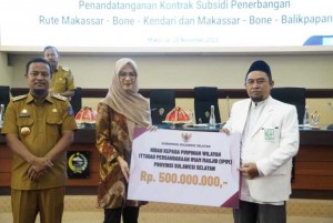 Gubernur Sulsel Hibahkan Dana Rp500 Juta untuk Kesejahteraan Imam