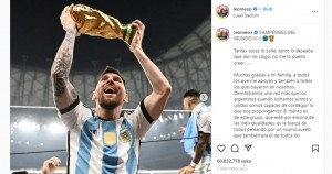 Unggahan Messi Pegang Trofi Piala Dunia di Instagram Pecahkan Rekor Telur Ajaib