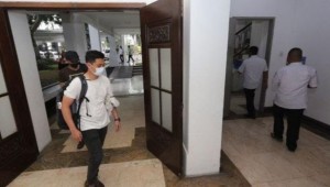 KPK Geledah Ruang Gubernur dan Wagub Jatim, Khofifah-Emil Kooperatif