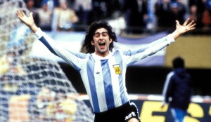 Mario Kempes, Jawara Piala Dunia dan Legenda di Liga Indonesia