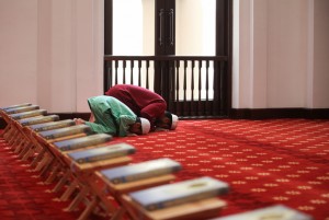 Tiga Tingkatan Hamba Allah SWT: Ahli Taat, Ahlul Ibadah, dan Ahlullah