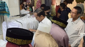 Jokowi Langsung Kunjungi Pasar Tanah Abang Usai Pencabutan PPKM