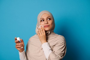 Wajibkah Suami Membelikan Istri Skincare?
