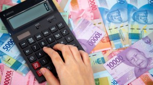 Rupiah Dihantam Ketidakpastian Ekonomi Global, Diprediksi Lampaui Target APBN