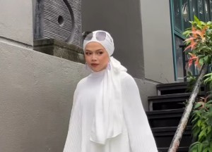 Hijab Turban Flowy Bikin Tampilan Lebih Chic, Begini Tutorialnya