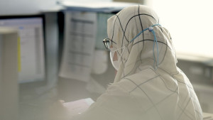 Tantangan Wanita Karier, Suka Sombongkan Gaji di Depan Suami