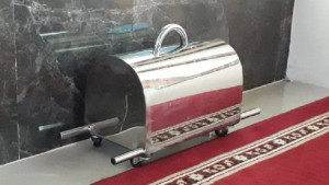 Tak Masalah Edarkan Kotak Infak saat Khatib sedang Khutbah