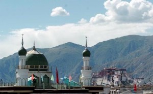 Masjid Tertinggi di Dunia Kebanggaan Umat Islam di Tibet
