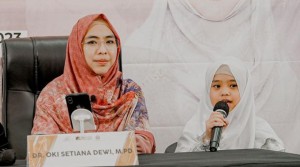 Oki Setiana Dewi Terharu Sang Anak Ingin Jadi Pendakwah