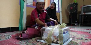 Pengantin Ini Serahkan Kain Kafan Sebagai Maskawin Pernikahan