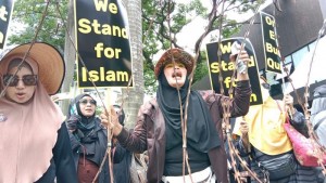 Elemen Umat Islam Unjuk Rasa Bela Al-Qur'an di Depan Kedubes Swedia