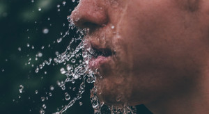 Punya Jerawat dan Komedo di Punggung? Begini Cara Mengatasinya