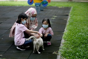 5 Cara Sederhana Mengajarkan Kebaikan pada Si Buah Hati