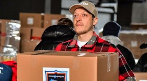 Mesut Ozil Kirim Bantuan untuk Korban Gempa Turki dan Suriah