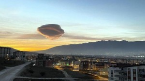 Lingkaran Awan Aneh di Langit Turki Sebelum Gempa, Mirip UFO