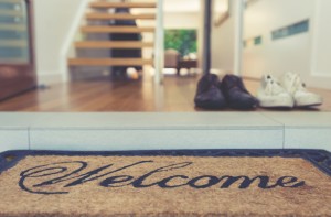 5 Tips Merawat Lantai Rumah Tetap Awet saat Musim Hujan