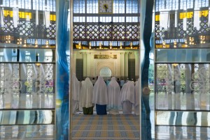 Bolehkah Perempuan Ikut Salat Jumat di Masjid?