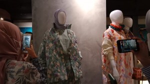 Kami. Bawa Keluhuran Kain Tapis ke Panggung New York Fashion Week