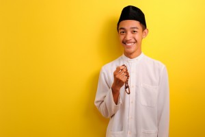 Rekomendasi Busana Muslim Keren dan Stylish untuk Salat Jumat