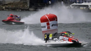 Masyarakat Antusias Lihat Pembalap F1 Powerboat Danau Toba Beraksi