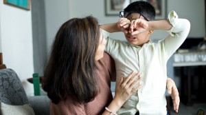 Anak Berkelahi dan Terzalimi, Bagaimana Seharusnya Respons Orang Tua?