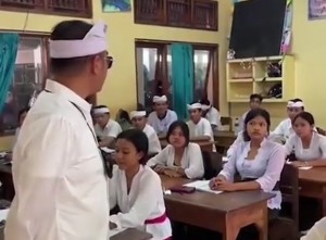 Ketua MUI Sentil Senator Bali Paksakan Busana Adat Tak Pandang Agama Siswa