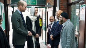 Momen Kate Middleton Berhijab saat Kunjungi Relawan Muslim di London
