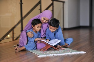 Nasihat UAH untuk Wanita Karier: Cintai Keluarga, Khususnya Anak-Anak