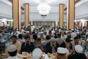Ratusan Muslim Hong Kong Kembali Berbuka Puasa Bersama setelah Covid-19