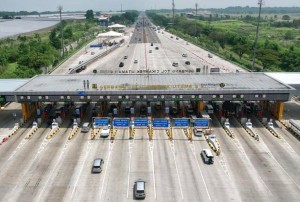 Separuh Lebih Kendaraan Mudik via Tol Trans Jawa Belum Balik