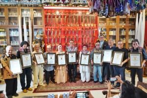 Fadli Zon Kembali Menerina Penghargaan MURI. Tahun ini 12 Kategori Sekaligus.