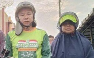 Suami Istri Gowes Naik Haji, Jual Mobil untuk Bekal Perjalanan