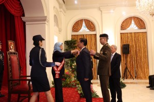 Luhut Terima Bintang Darjah Utama Bakti Cemerlang dari Presiden Singapura