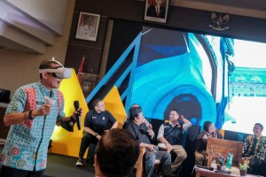 Mencoba Tawaf Virtual dengan Realitas Maya, Sandiaga: Serasa di Masjidil Haram