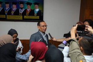 7 Guru Besar Baru Dikukuhkan, Rektor Unair Syukur dan Bangga