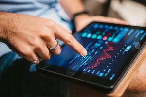 Waspadai Tawaran Investasi Robot Trading, Kontrol Algoritma Sangat Krusial