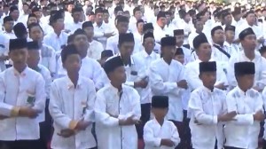 100.113 Pelajar Baca Shalawat Tibbil Qulub Pecahkan Rekor Muri