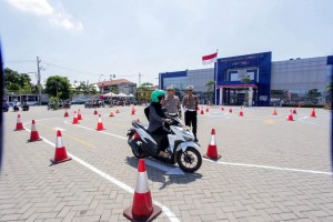 Tekan Angka Kecelakaan Lalu Lintas, Jasa Marga Gelar Safety Riding untuk Anak Muda