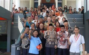 70 Agamawan Muda Lintas Agama Kunjungi Masjid Al Akbar Surabaya