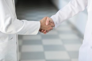 Hukum Bersalaman dengan Lawan Jenis